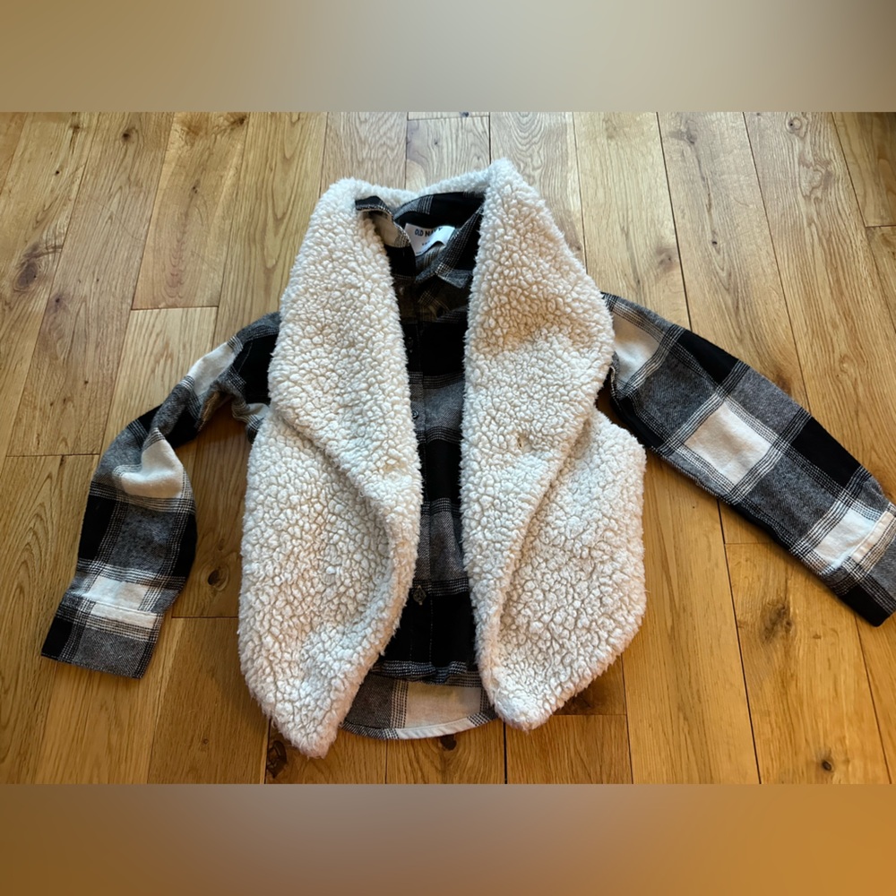 Old Navy Buffalo Plaid Girls 6-7 Flannel Shirt w Cream Fuzzy Sweater Vest Outfit